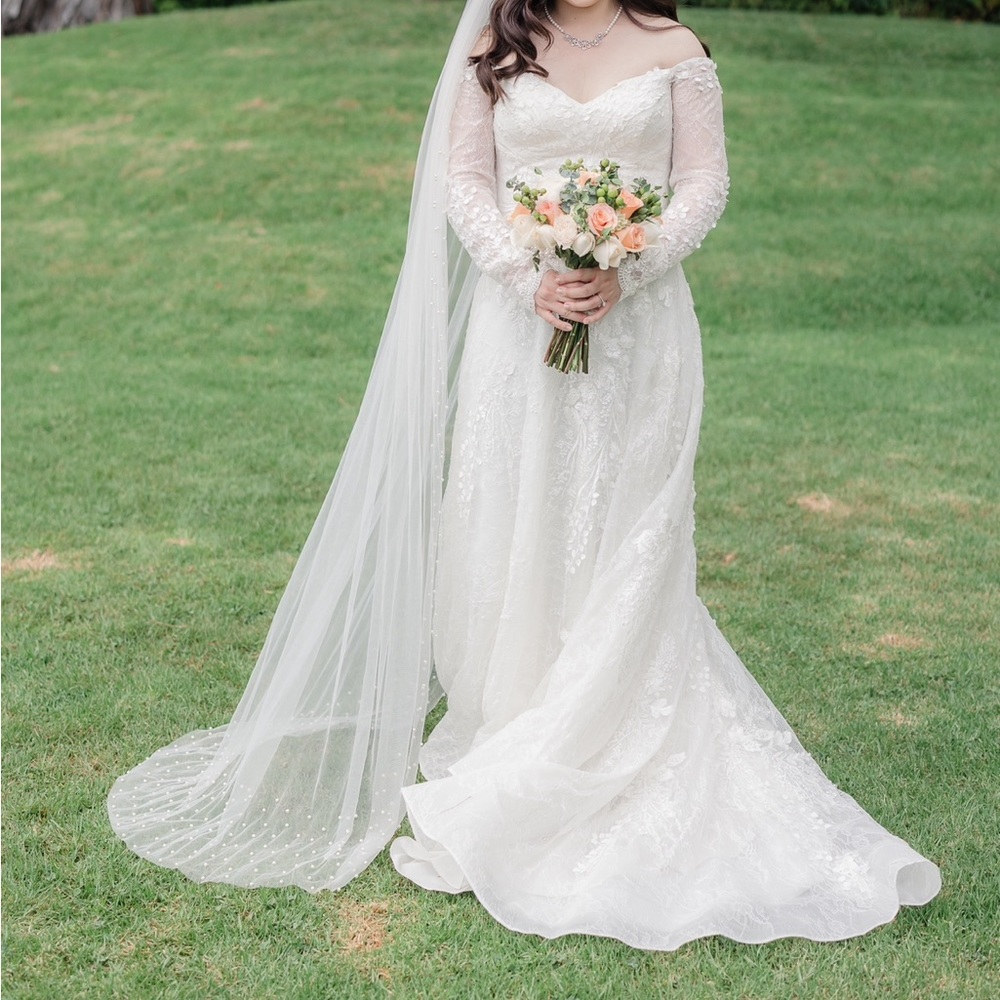 Oleg Cassini Wedding dress with sleeves and sweetheart neckline